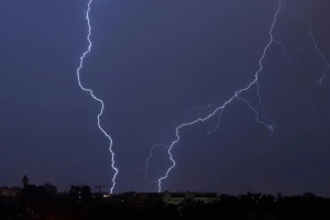 flashes night weather