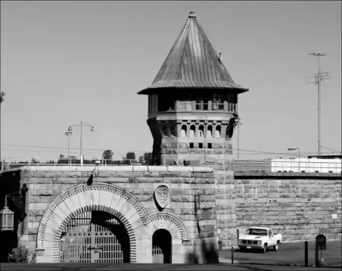 folsom prison east gate