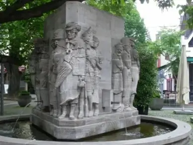 fountain stone fig