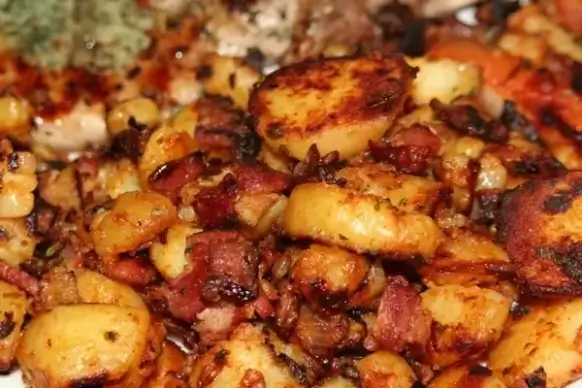 fried potatoes with bacon