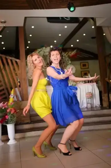 girls dancing on wedding