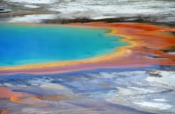 grand prismatic spring yellowstone thermal feature