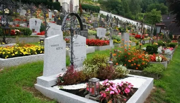 grave with flowers