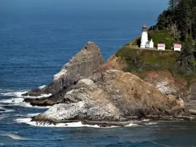heceta lighthouse building scenery