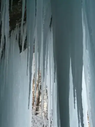 icicle ice curtain ice formations