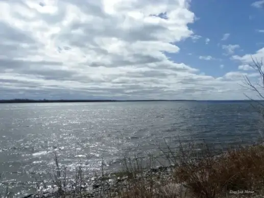 lake saintlouis in quebec