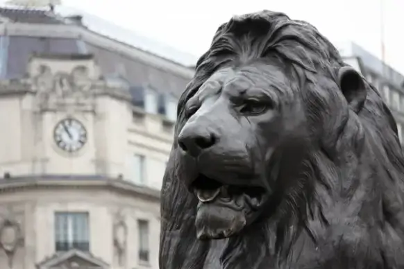 lion on the trafalgar square