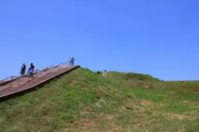 looking up monks mound at cahokia mounds illinois