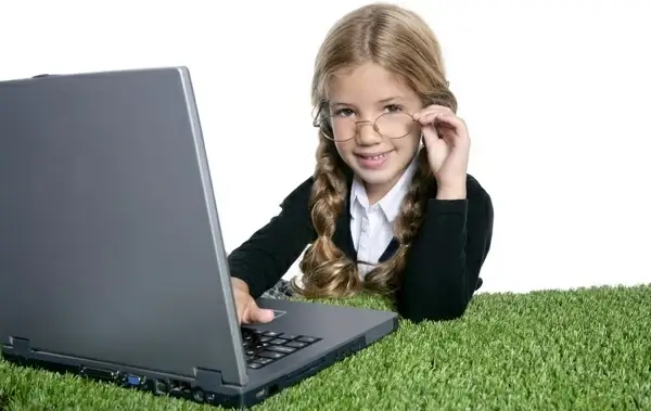 lovely lively girls hd pictures 2