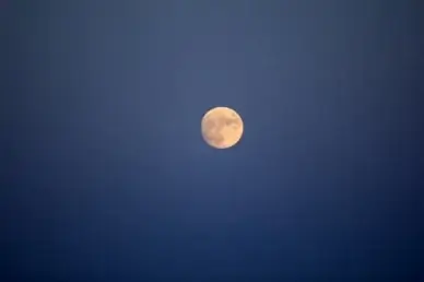 moon in sky in madison wisconsin