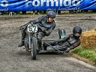 motorcycle two-man race