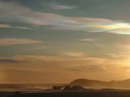 nacreous clouds at hut point