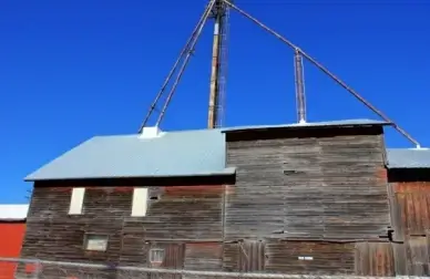 old warehouse on the 400 trail in wisconsin