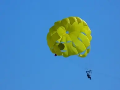 parasailing controllable parachuting high