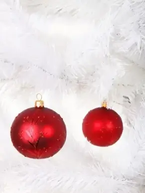 red christmas balls on tree
