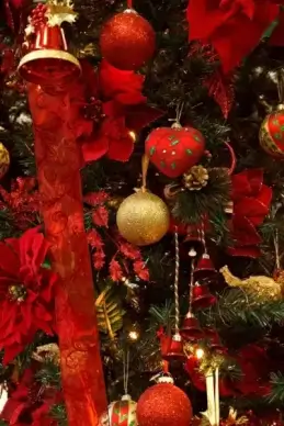 red christmas tree decoration