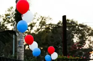 red white 038 blue balloons