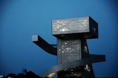 robot building