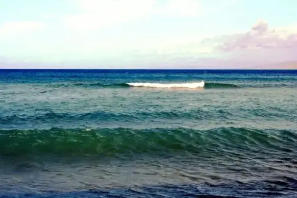 rolling waves in maui