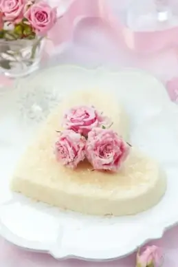 romantic heartshaped cake hd picture