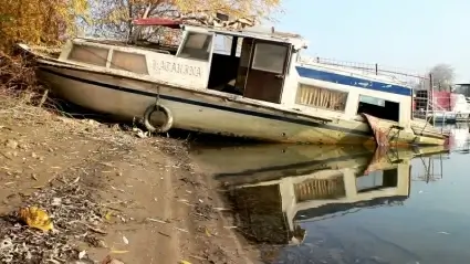 Ruin boat
