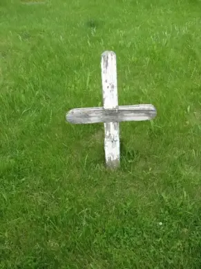 single wooden cross