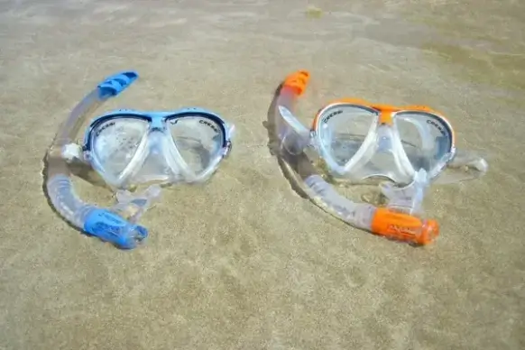 snorkeling goggles