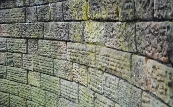 stone wall in an arc