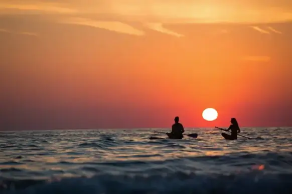 summer time picture beach sunset rowing people scene 