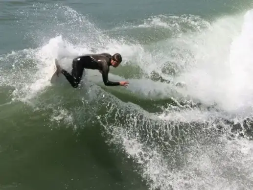 surfer smashes the curl