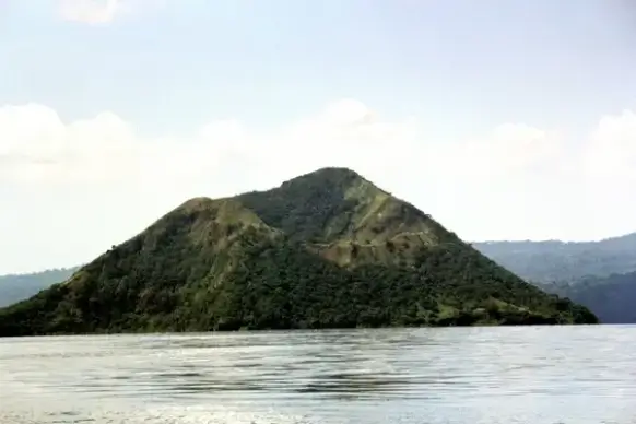 taal volcano in the philippines