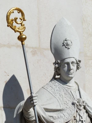 vergilius st statue salzburg cathedral vergilius