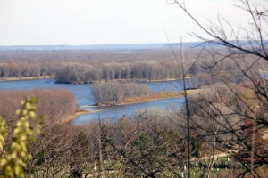 view of river behind lodge at bellevue state park iowa