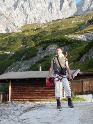 wanderer climber climbing rope race walker