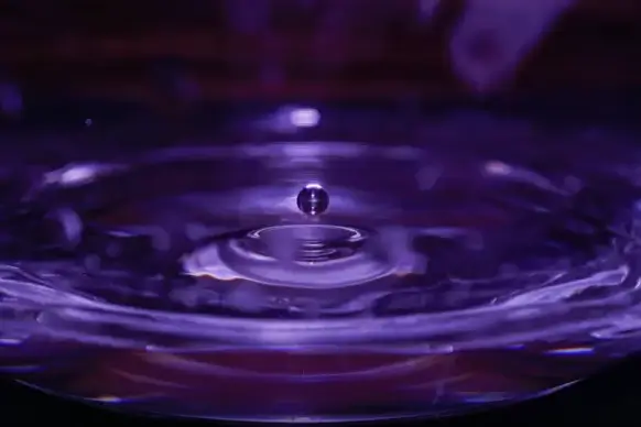water droplet movement picture dark dynamic closeup