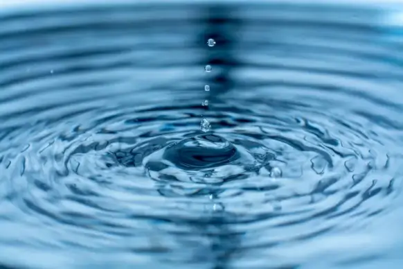 water droplets movement picture elegant dynamic closeup 