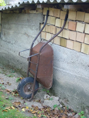 wheelbarrow garden h