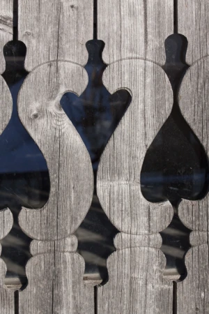 wood fence demarcation