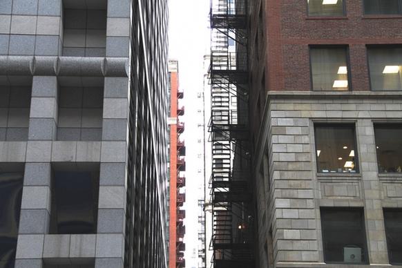 alley space between buildings