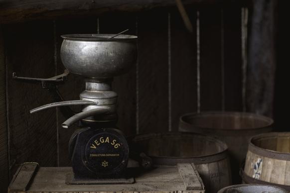 ancient antique barrel beverage container distillery