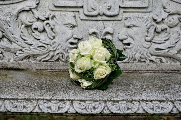 bridal bouquet roses white