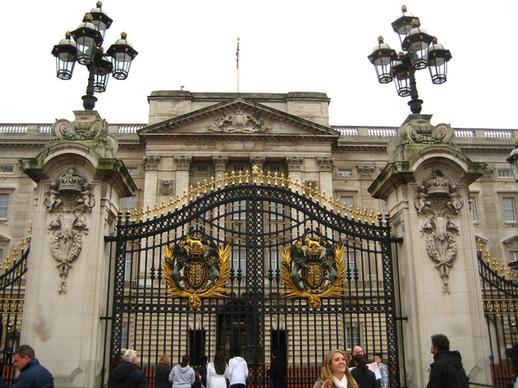 buckingham palace gates