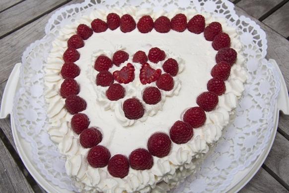 cake heart cake cream cake