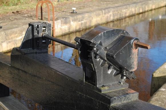 canal lock mechanism