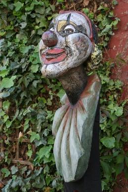 clown fig carving