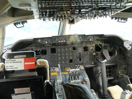 cockpit boeing 747 230