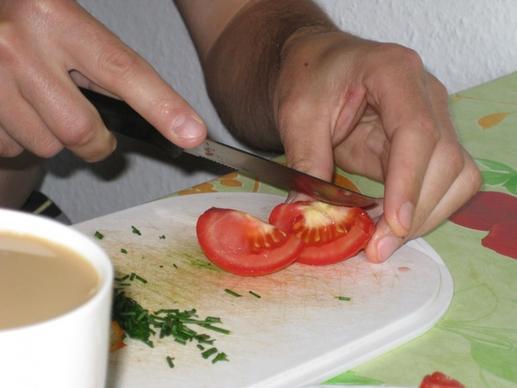 cut tomatoes cook