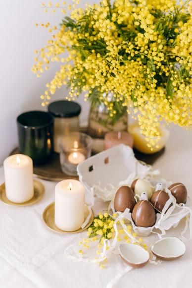 easter decoration picture blooming mimosa flowers candles