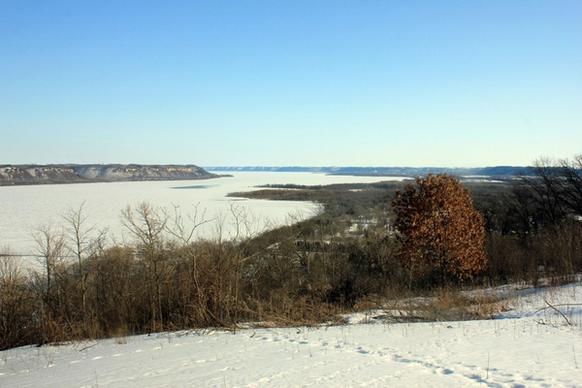 far view of mississippi at frontenac state park minnesota