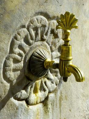 faucet water golden